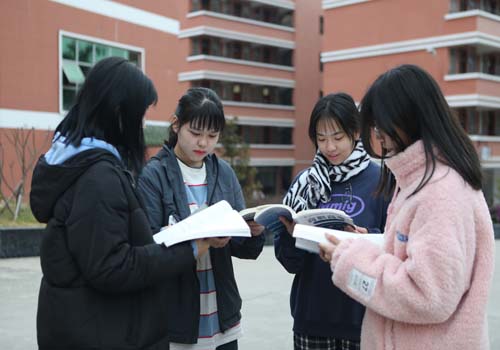 广东佛山一学生投诉学校周六还要上课，教育局回复了！